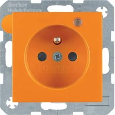 B.KWADRAT Gniazdo z uziemieniem i LED kontrolną z podwyższoną ochroną styków pomarańczowe matowe